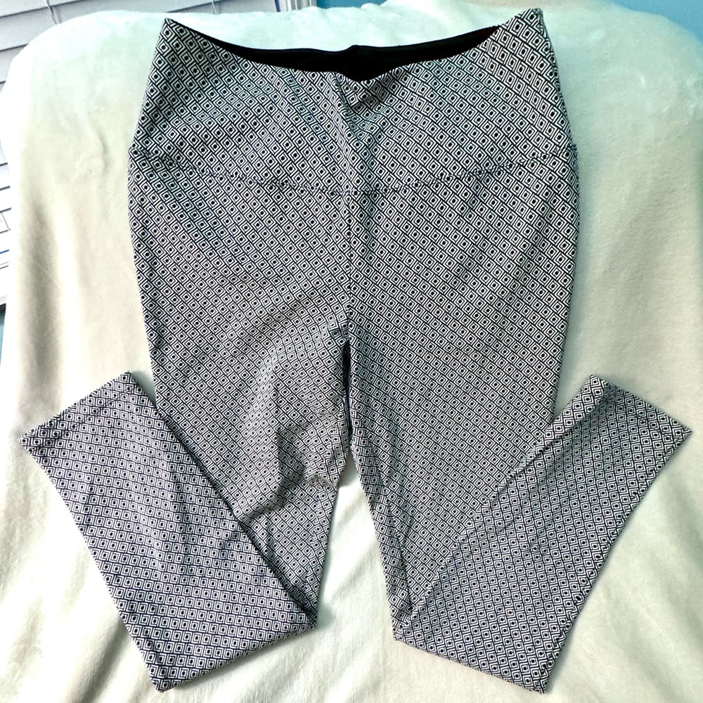Liz Claiborne Weekend Fitted Pull On Pants/Leggings Women's Medium Black & White
